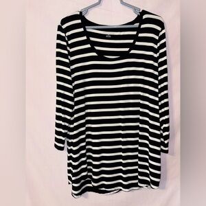Amazon Essentials Women's Black and White Striped Long Sleeve Top